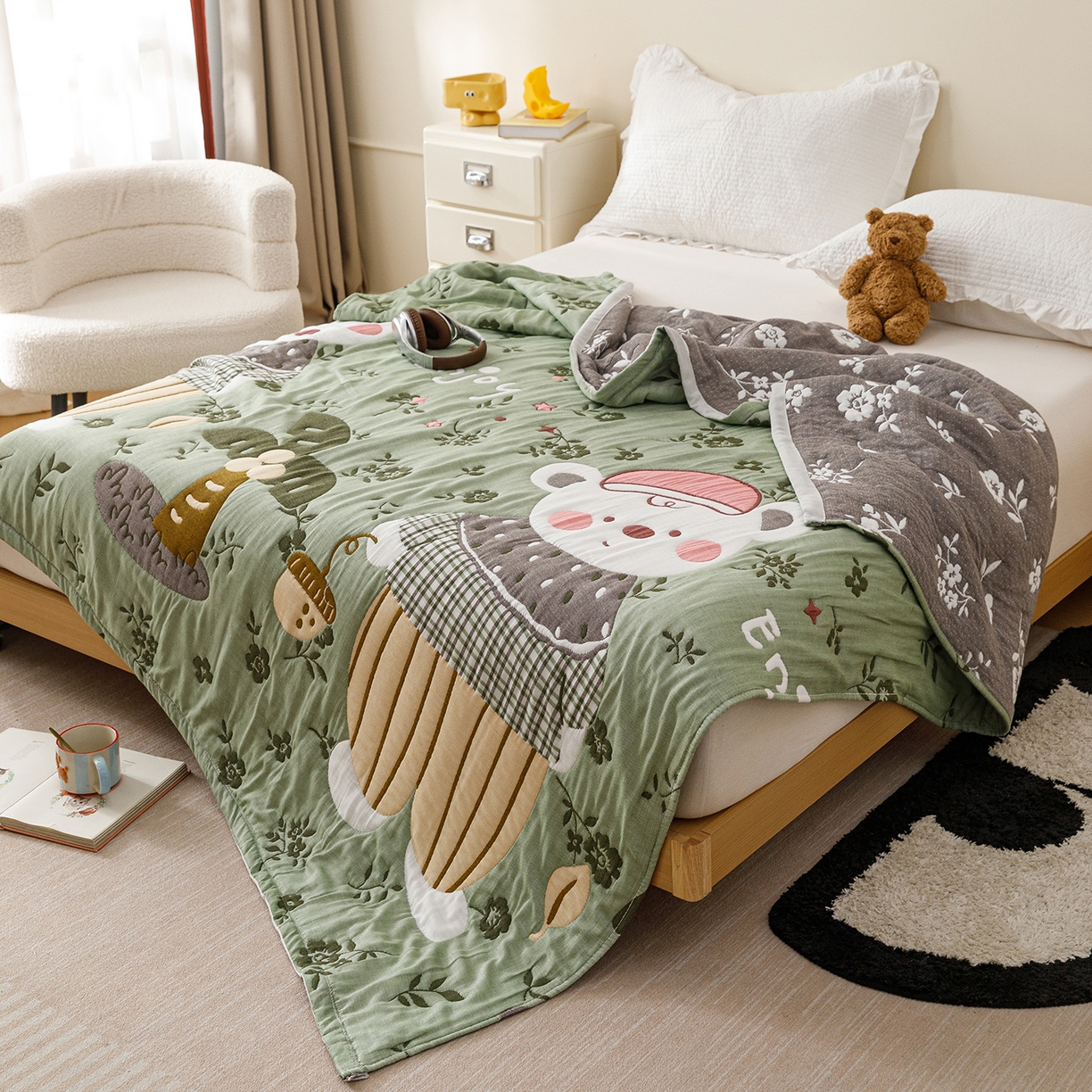 91家纺网 家纺一手货源 找家纺 朴尔家纺-毛巾被 2026新品十层轻肤纯棉云朵棉色织提花纱布泡芙被毛巾被 花园坚果熊-绿