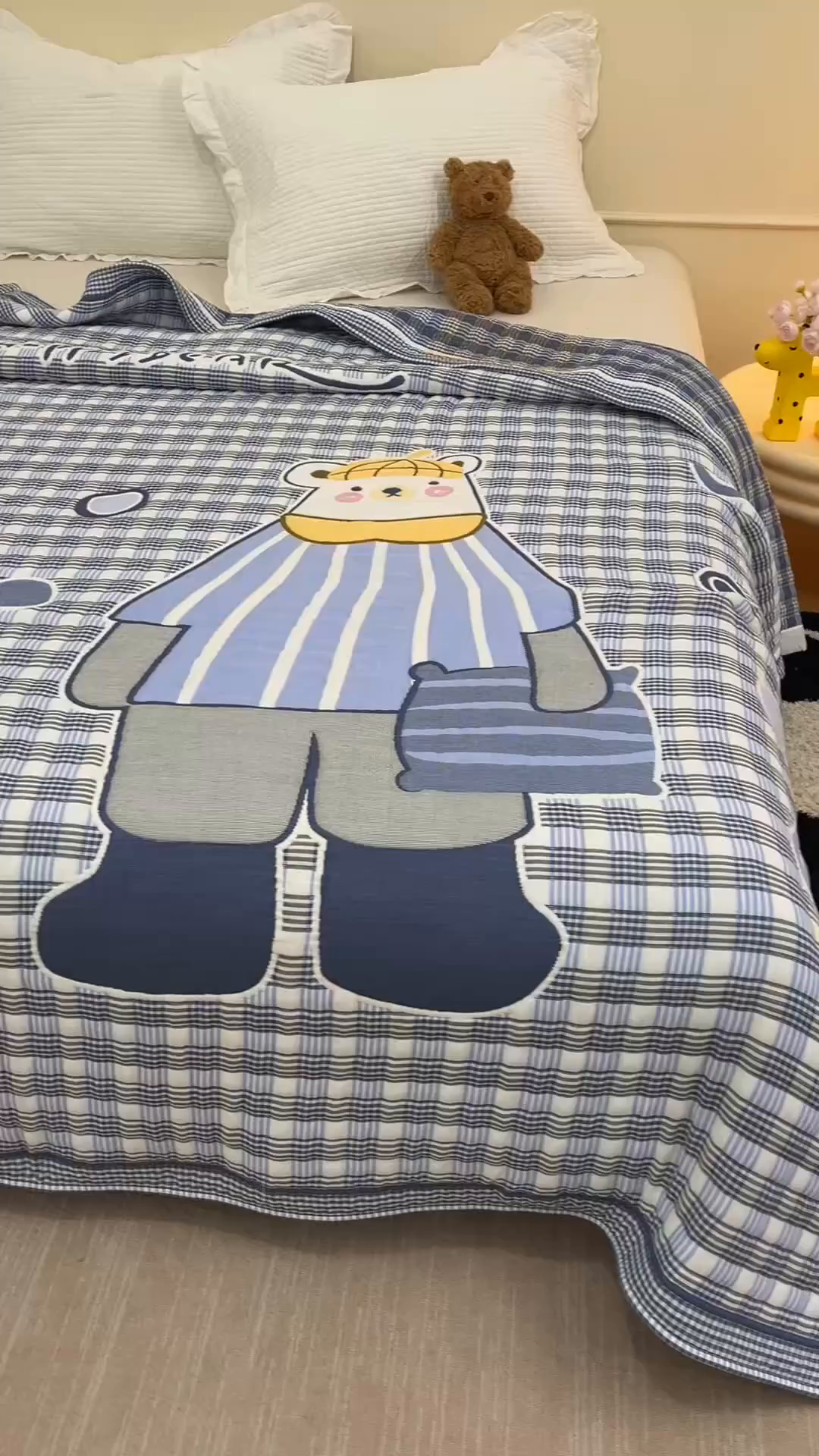 91家纺网 家纺一手货源 找家纺 朴尔家纺-毛巾被 2026新品十层轻肤纯棉云朵棉色织提花纱布泡芙被毛巾被 贝尔熊-蓝