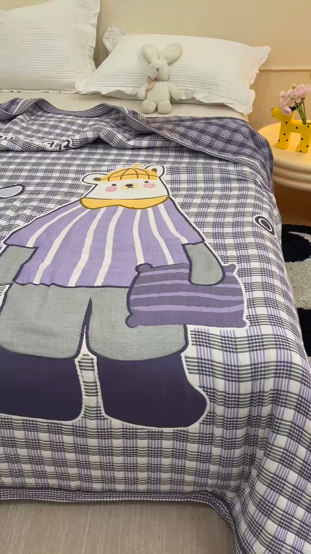 91家纺网 家纺一手货源 找家纺 朴尔家纺-毛巾被 2026新品十层轻肤纯棉云朵棉色织提花纱布泡芙被毛巾被 贝尔熊-紫