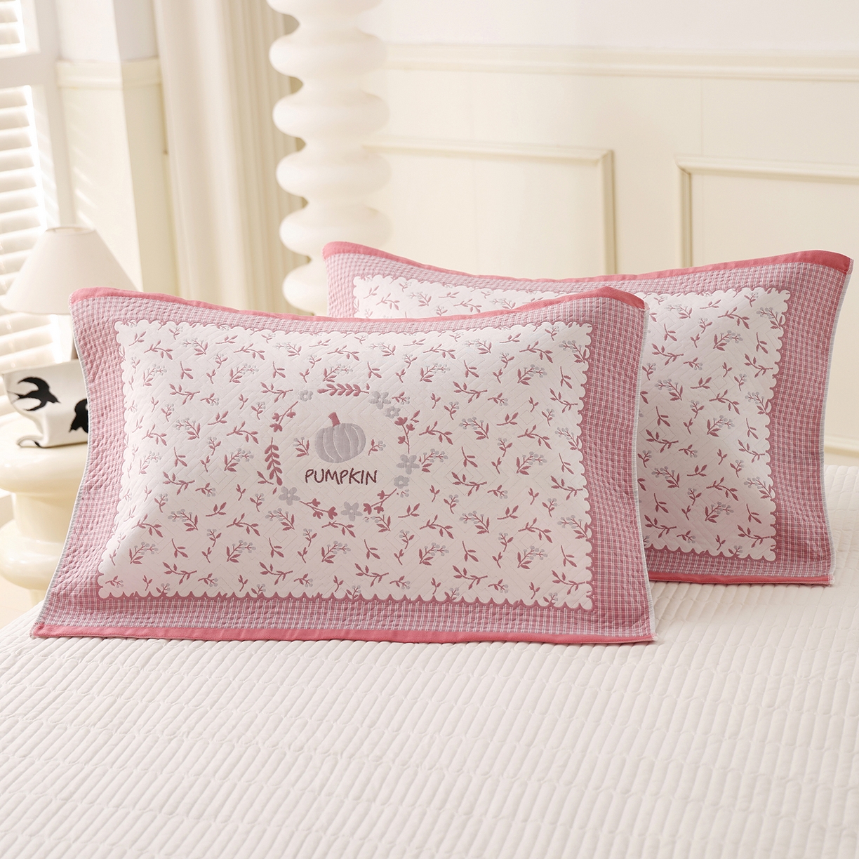 91家纺网 家纺一手货源 找家纺 朴尔家纺-毛巾被 2026新品小清新纯棉色织高密多层纱布枕巾 花韵南瓜-粉