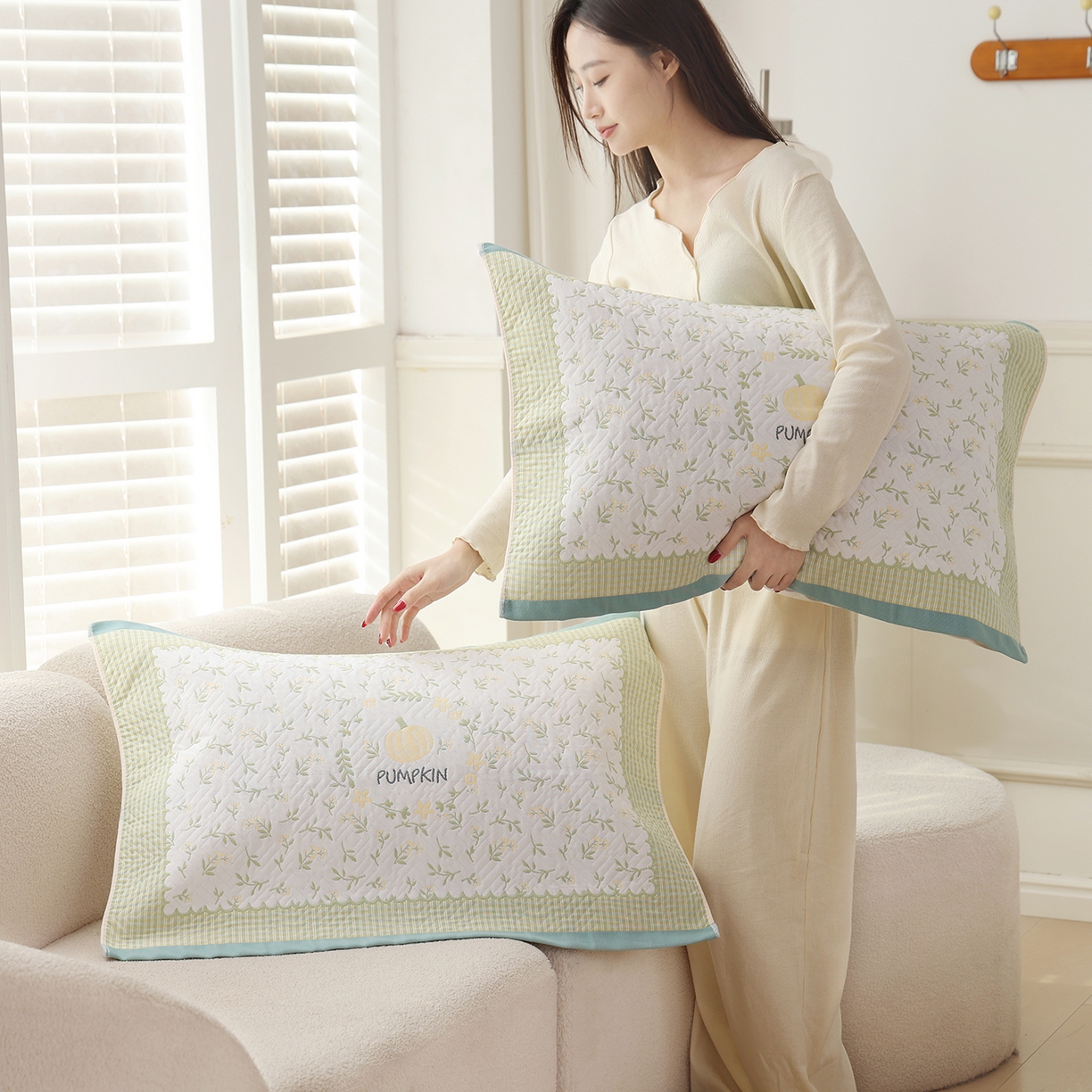 91家纺网 家纺一手货源 找家纺 朴尔家纺-毛巾被 2026新品小清新纯棉色织高密多层纱布枕巾 花韵南瓜-绿