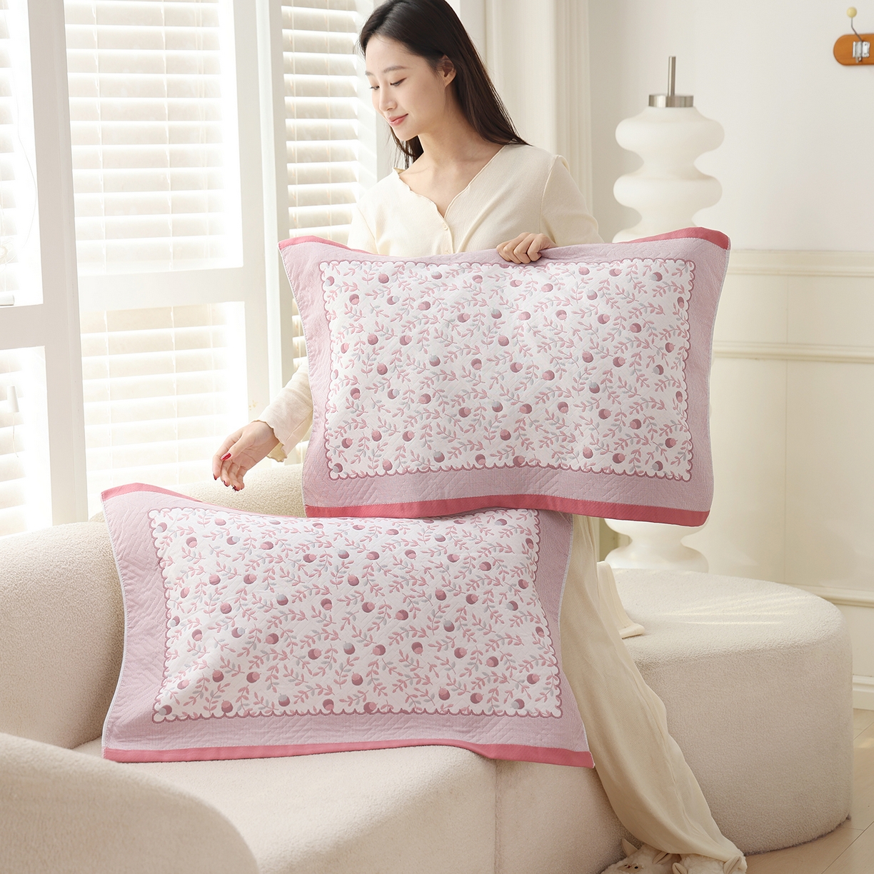 91家纺网 家纺一手货源 找家纺 朴尔家纺-毛巾被 2026新品小清新纯棉色织高密多层纱布枕巾 恋恋榛果-粉