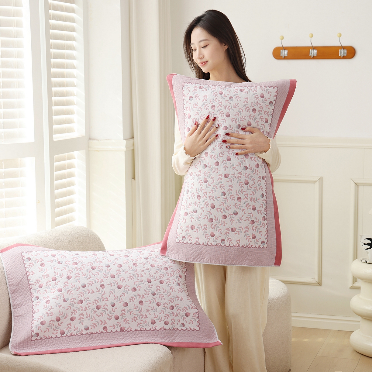 91家纺网 家纺一手货源 找家纺 朴尔家纺-毛巾被 2026新品小清新纯棉色织高密多层纱布枕巾 恋恋榛果-粉