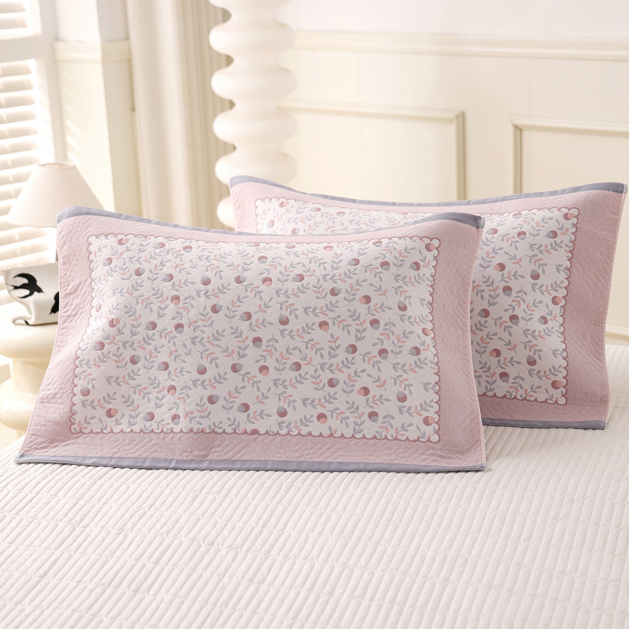 91家纺网 家纺一手货源 找家纺 朴尔家纺-毛巾被 2026新品小清新纯棉色织高密多层纱布枕巾 恋恋榛果-灰