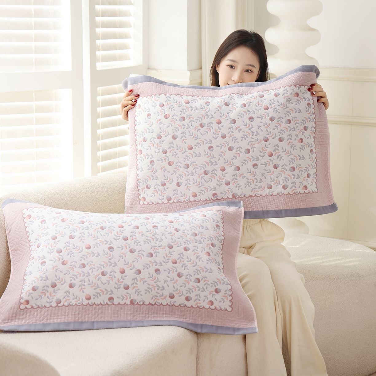 91家纺网 家纺一手货源 找家纺 朴尔家纺-毛巾被 2026新品小清新纯棉色织高密多层纱布枕巾 恋恋榛果-灰