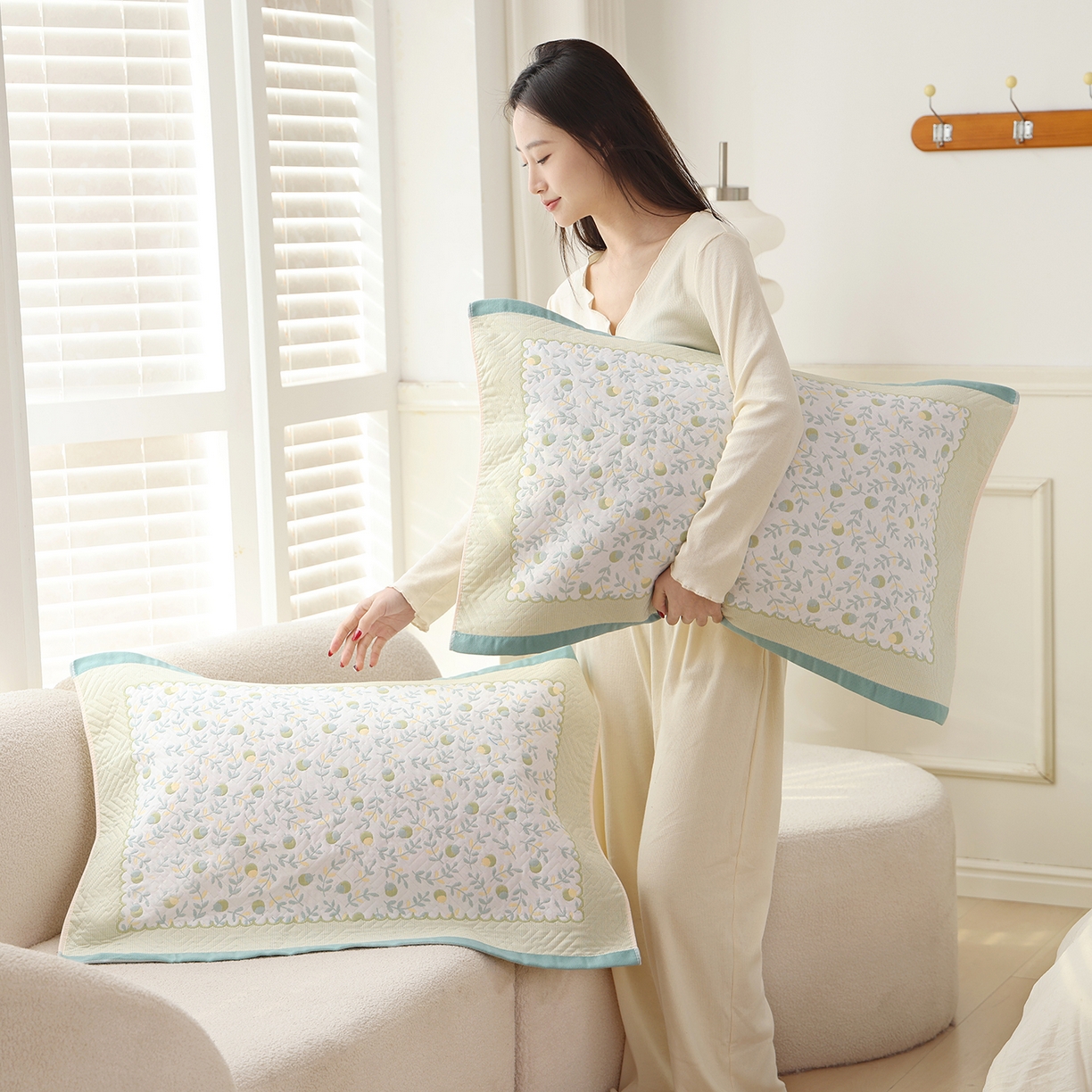 91家纺网 家纺一手货源 找家纺 朴尔家纺-毛巾被 2026新品小清新纯棉色织高密多层纱布枕巾 恋恋榛果-绿