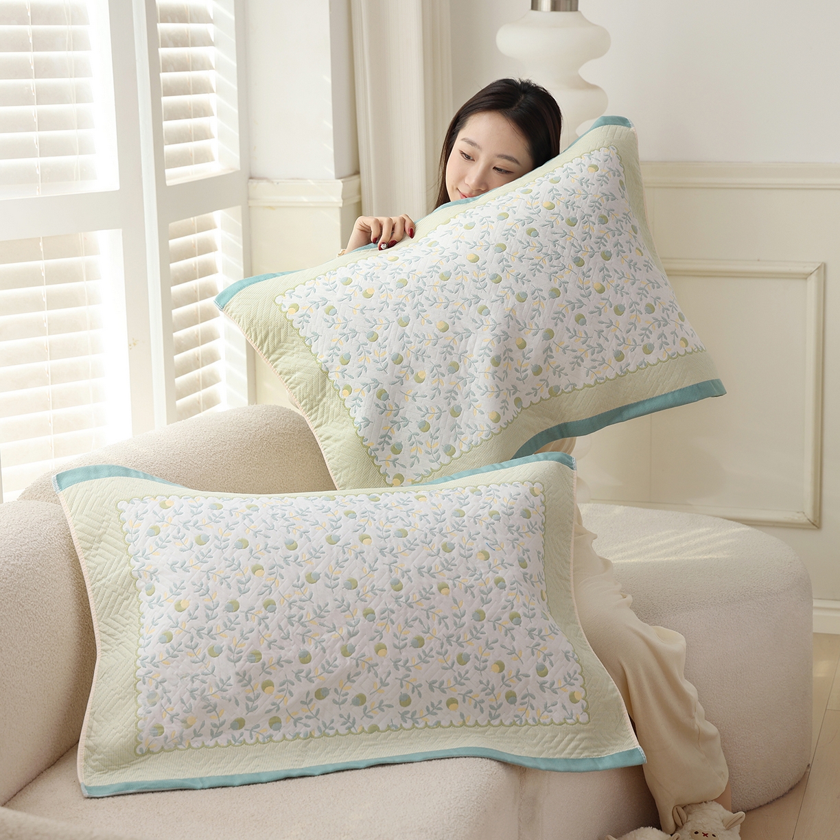 91家纺网 家纺一手货源 找家纺 朴尔家纺-毛巾被 2026新品小清新纯棉色织高密多层纱布枕巾 恋恋榛果-绿