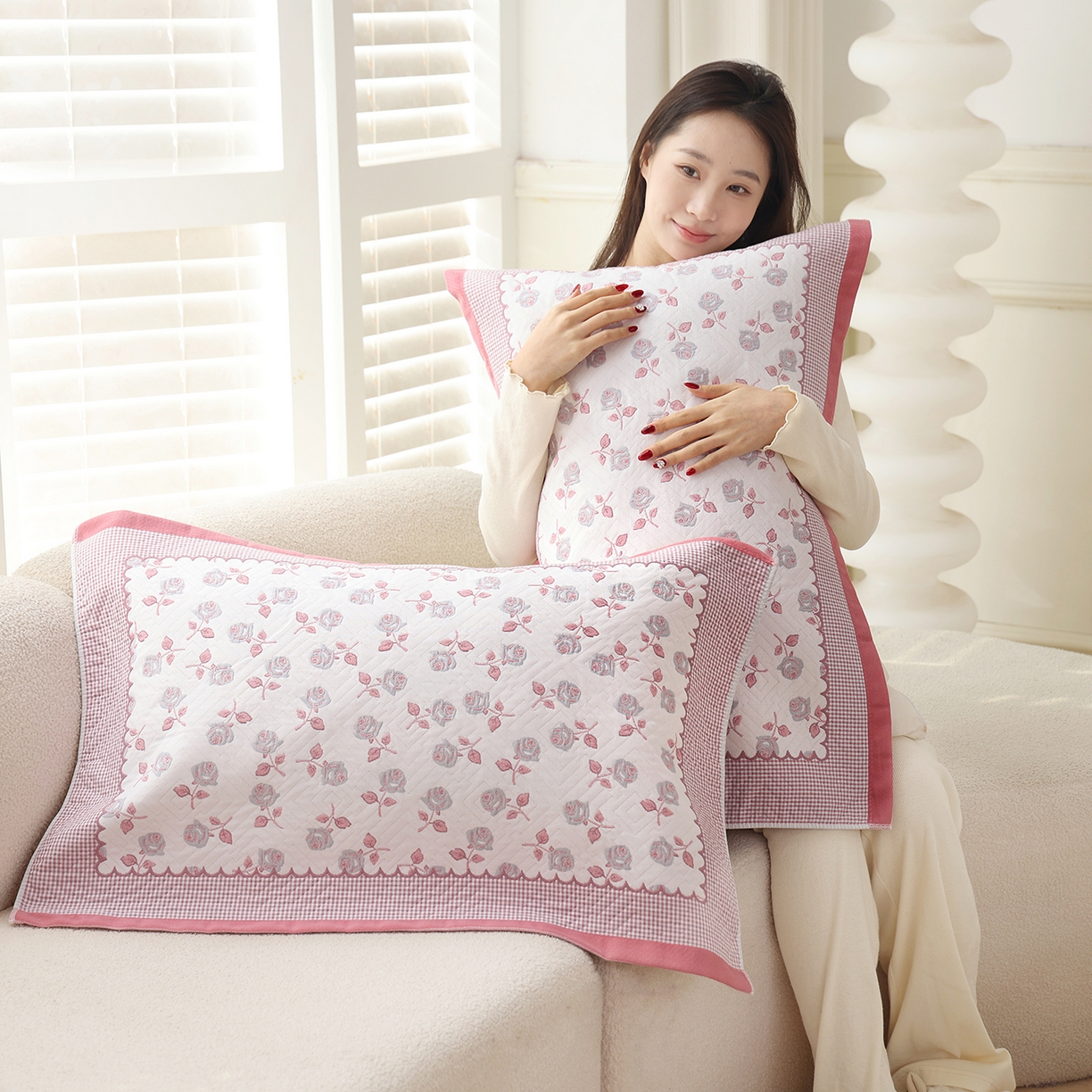 91家纺网 家纺一手货源 找家纺 朴尔家纺-毛巾被 2026新品小清新纯棉色织高密多层纱布枕巾 漫漫蔷薇-粉