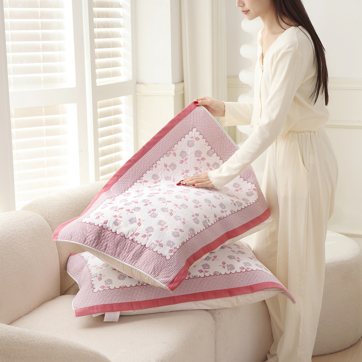 91家纺网 家纺一手货源 找家纺 朴尔家纺-毛巾被 2026新品小清新纯棉色织高密多层纱布枕巾 漫漫蔷薇-粉