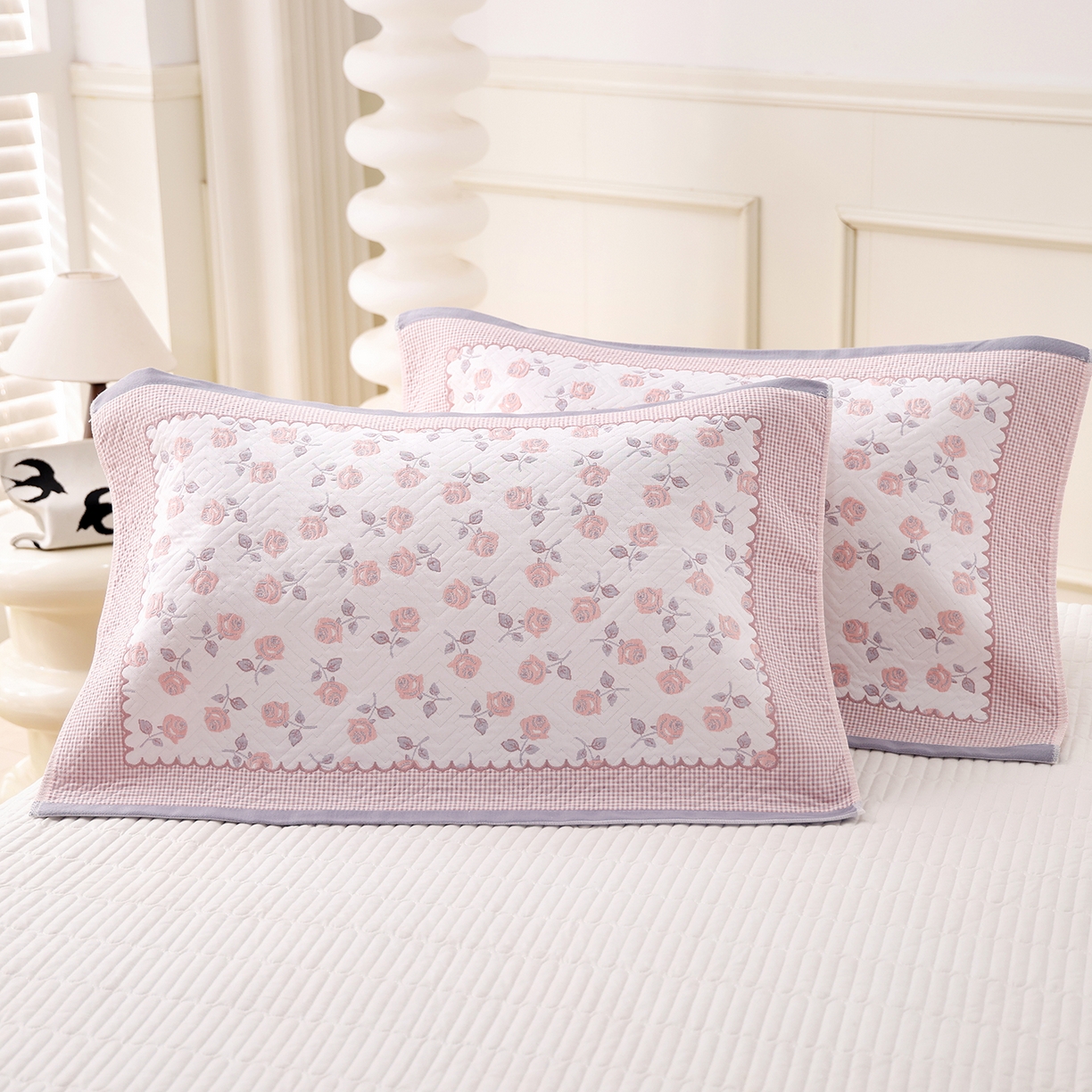 91家纺网 家纺一手货源 找家纺 朴尔家纺-毛巾被 2026新品小清新纯棉色织高密多层纱布枕巾 漫漫蔷薇-灰