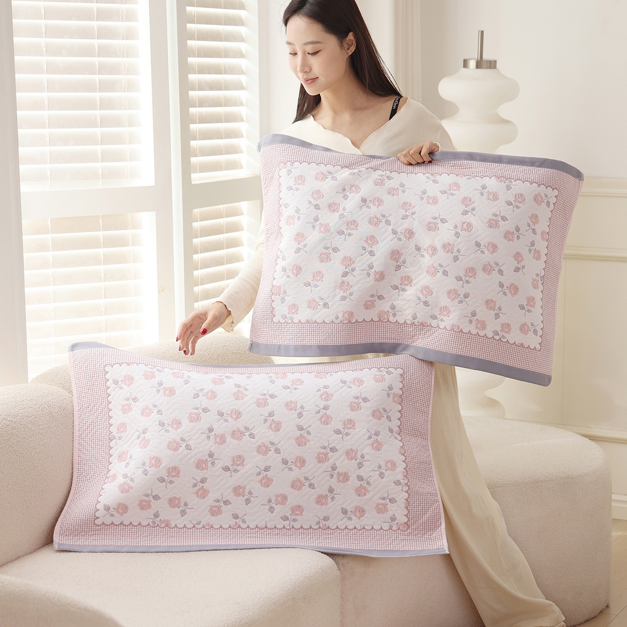 91家纺网 家纺一手货源 找家纺 朴尔家纺-毛巾被 2026新品小清新纯棉色织高密多层纱布枕巾 漫漫蔷薇-灰