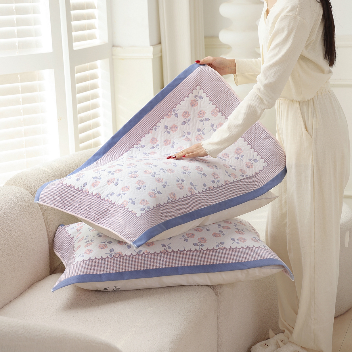 91家纺网 家纺一手货源 找家纺 朴尔家纺-毛巾被 2026新品小清新纯棉色织高密多层纱布枕巾 漫漫蔷薇-蓝