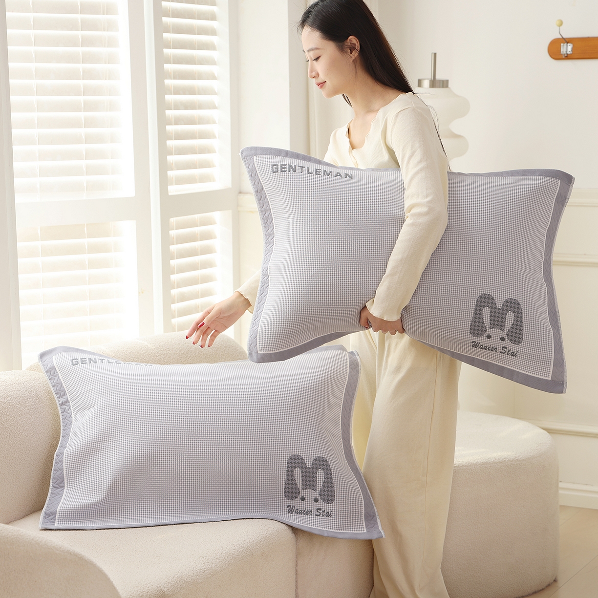 91家纺网 家纺一手货源 找家纺 朴尔家纺-毛巾被 2026新品小清新纯棉色织高密多层纱布枕巾 千鸟长耳兔-灰