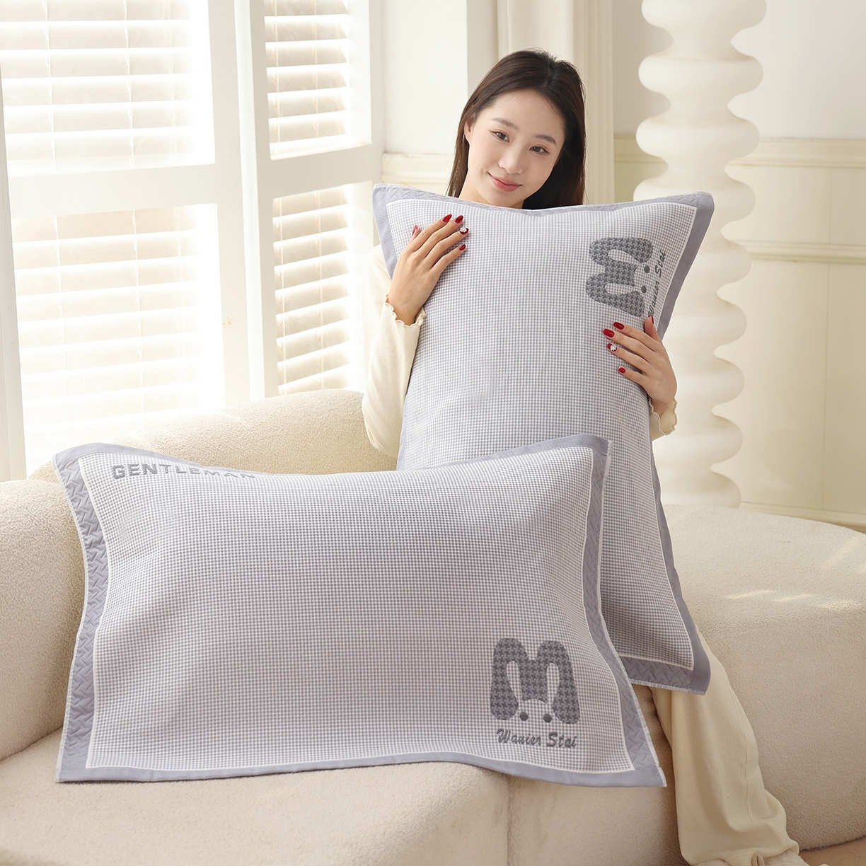 91家纺网 家纺一手货源 找家纺 朴尔家纺-毛巾被 2026新品小清新纯棉色织高密多层纱布枕巾 千鸟长耳兔-灰