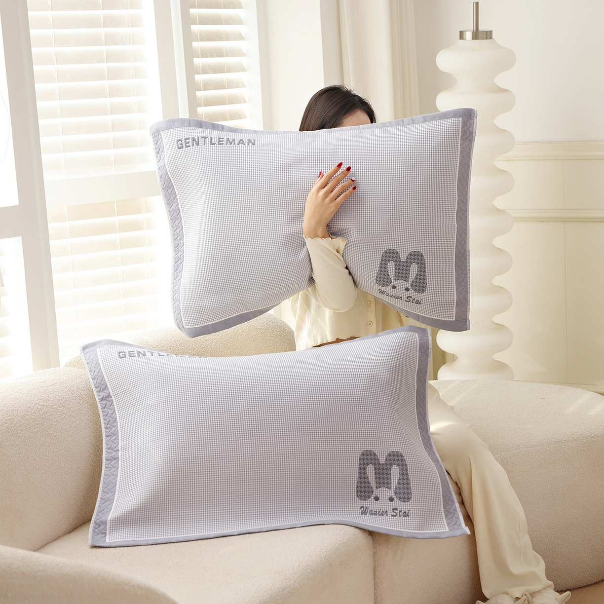 91家纺网 家纺一手货源 找家纺 朴尔家纺-毛巾被 2026新品小清新纯棉色织高密多层纱布枕巾 千鸟长耳兔-灰