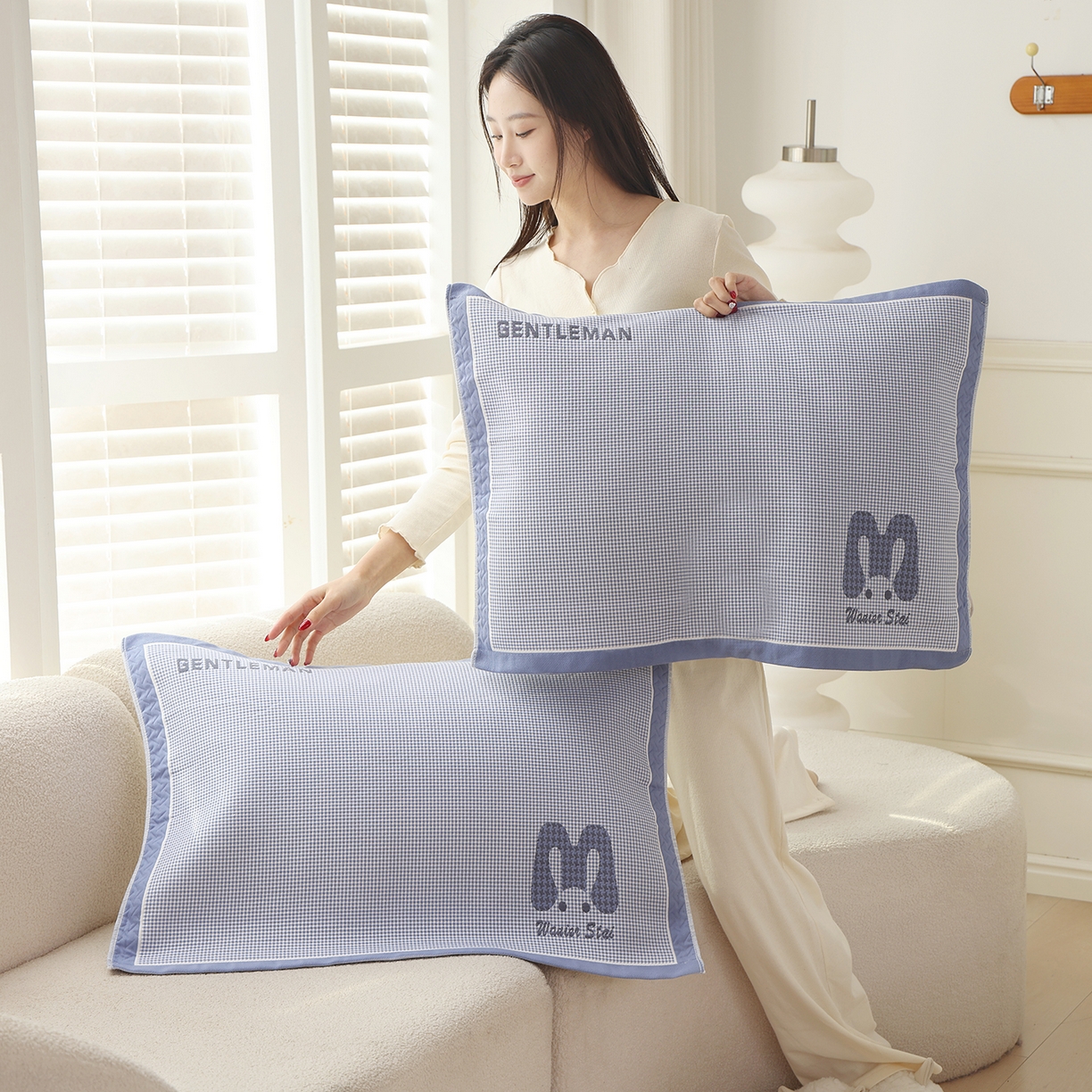 91家纺网 家纺一手货源 找家纺 朴尔家纺-毛巾被 2026新品小清新纯棉色织高密多层纱布枕巾 千鸟长耳兔-蓝