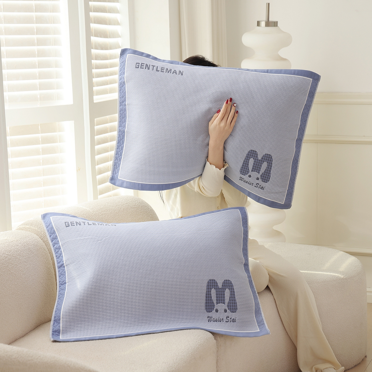 91家纺网 家纺一手货源 找家纺 朴尔家纺-毛巾被 2026新品小清新纯棉色织高密多层纱布枕巾 千鸟长耳兔-蓝