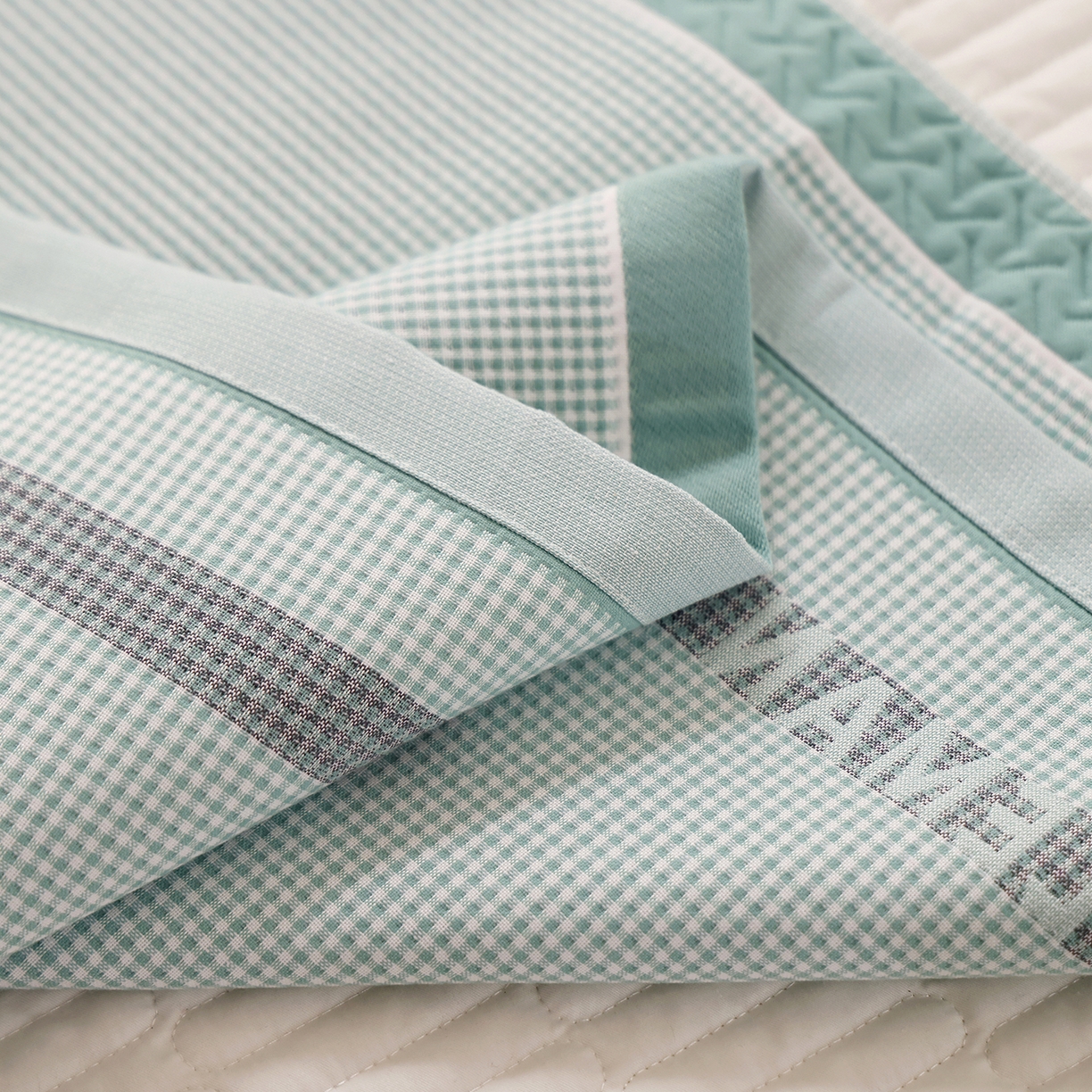 91家纺网 家纺一手货源 找家纺 朴尔家纺-毛巾被 2026新品小清新纯棉色织高密多层纱布枕巾 千鸟长耳兔-绿