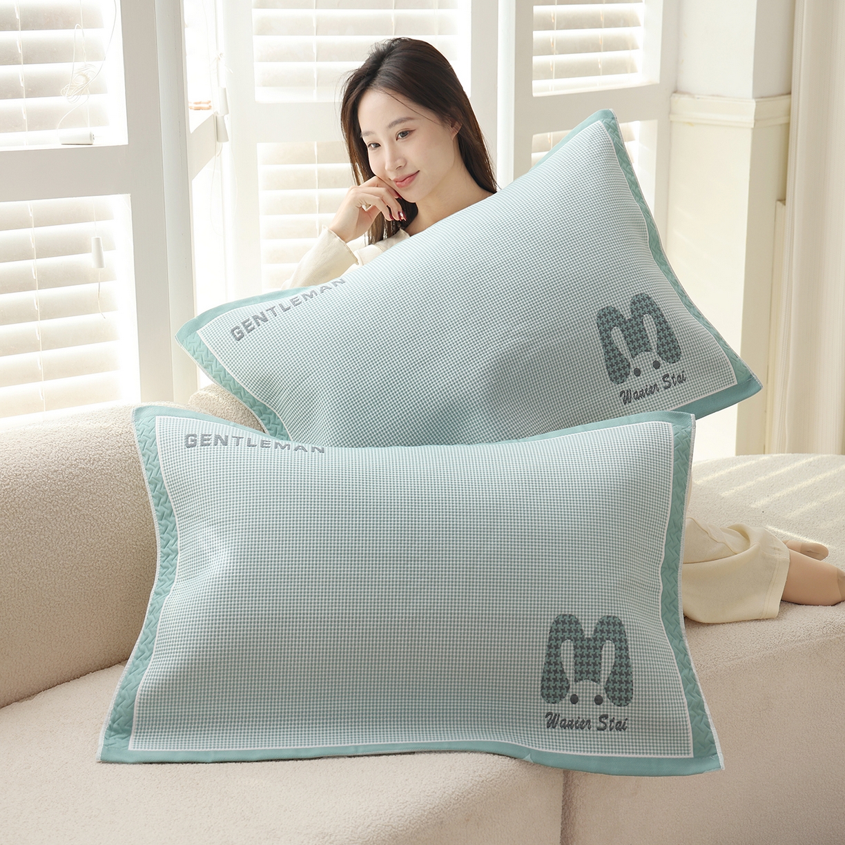 91家纺网 家纺一手货源 找家纺 朴尔家纺-毛巾被 2026新品小清新纯棉色织高密多层纱布枕巾 千鸟长耳兔-绿