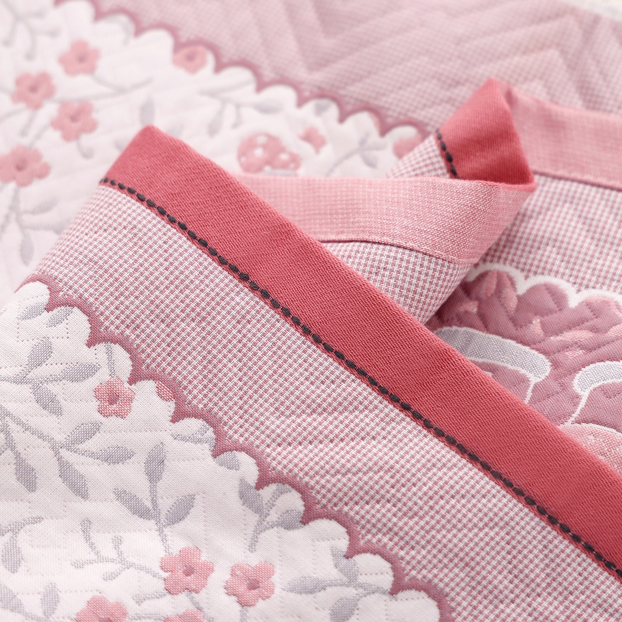 91家纺网 家纺一手货源 找家纺 朴尔家纺-毛巾被 2026新品小清新纯棉色织高密多层纱布枕巾 幸福时光-粉