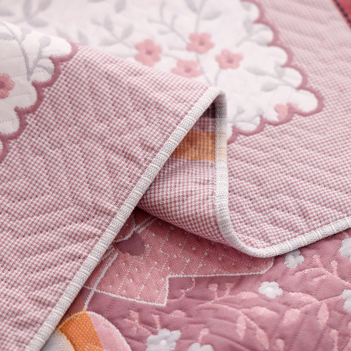 91家纺网 家纺一手货源 找家纺 朴尔家纺-毛巾被 2026新品小清新纯棉色织高密多层纱布枕巾 幸福时光-粉