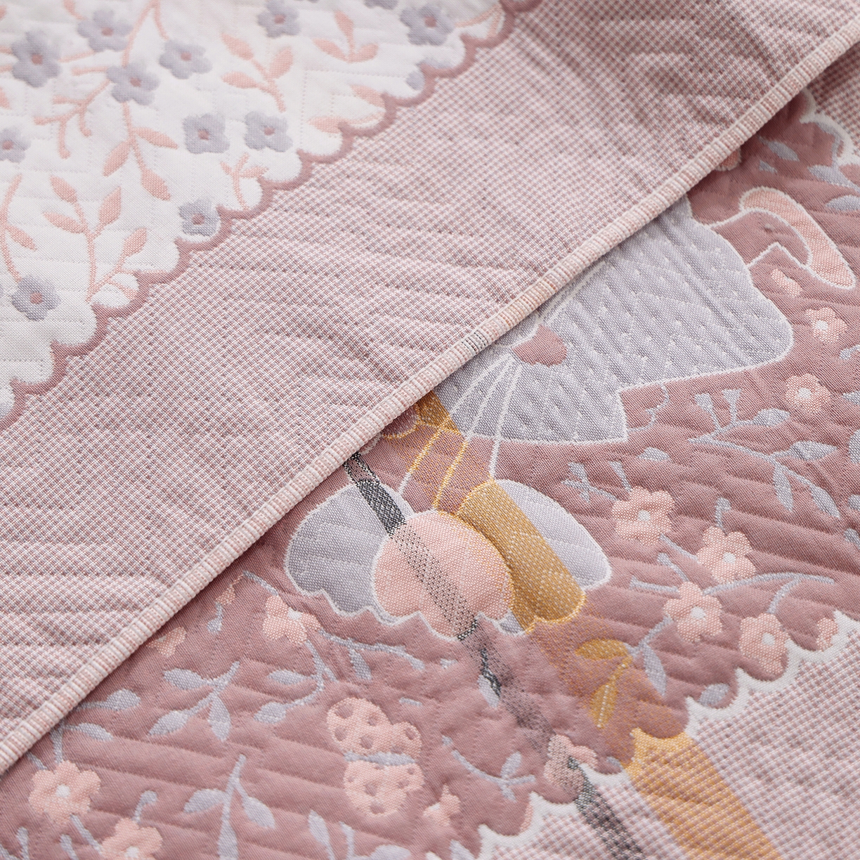 91家纺网 家纺一手货源 找家纺 朴尔家纺-毛巾被 2026新品小清新纯棉色织高密多层纱布枕巾 幸福时光-灰