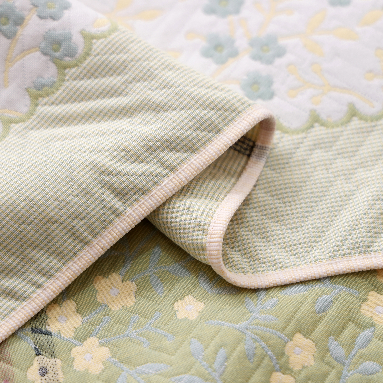 91家纺网 家纺一手货源 找家纺 朴尔家纺-毛巾被 2026新品小清新纯棉色织高密多层纱布枕巾 幸福时光-绿