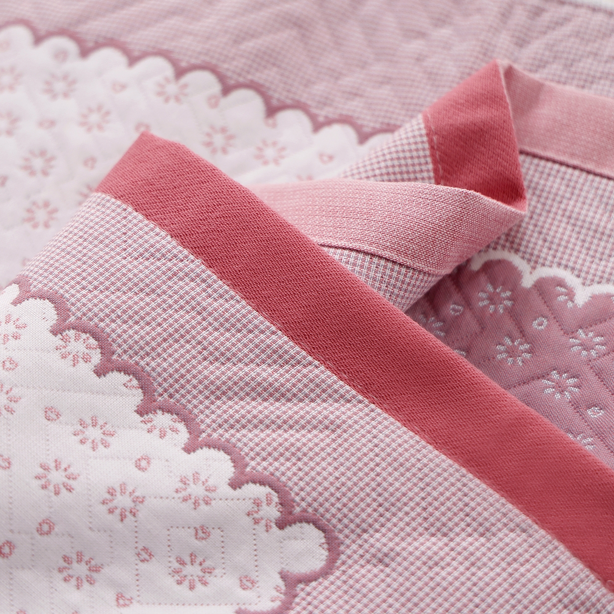 91家纺网 家纺一手货源 找家纺 朴尔家纺-毛巾被 2026新品小清新纯棉色织高密多层纱布枕巾 雪花萌马-粉