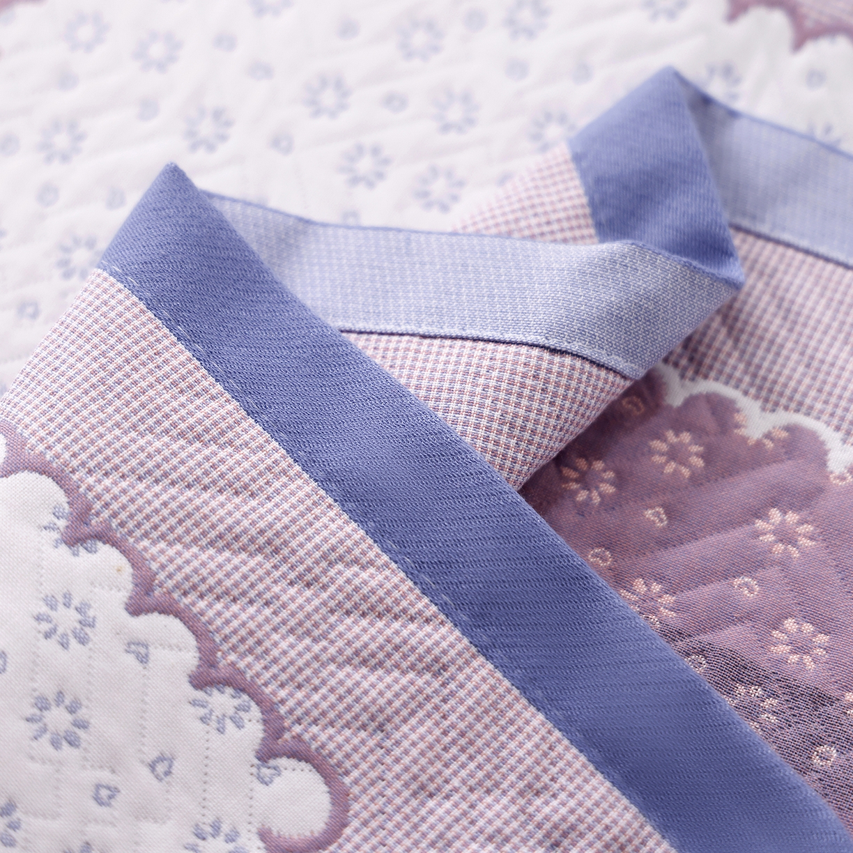 91家纺网 家纺一手货源 找家纺 朴尔家纺-毛巾被 2026新品小清新纯棉色织高密多层纱布枕巾 雪花萌马-蓝