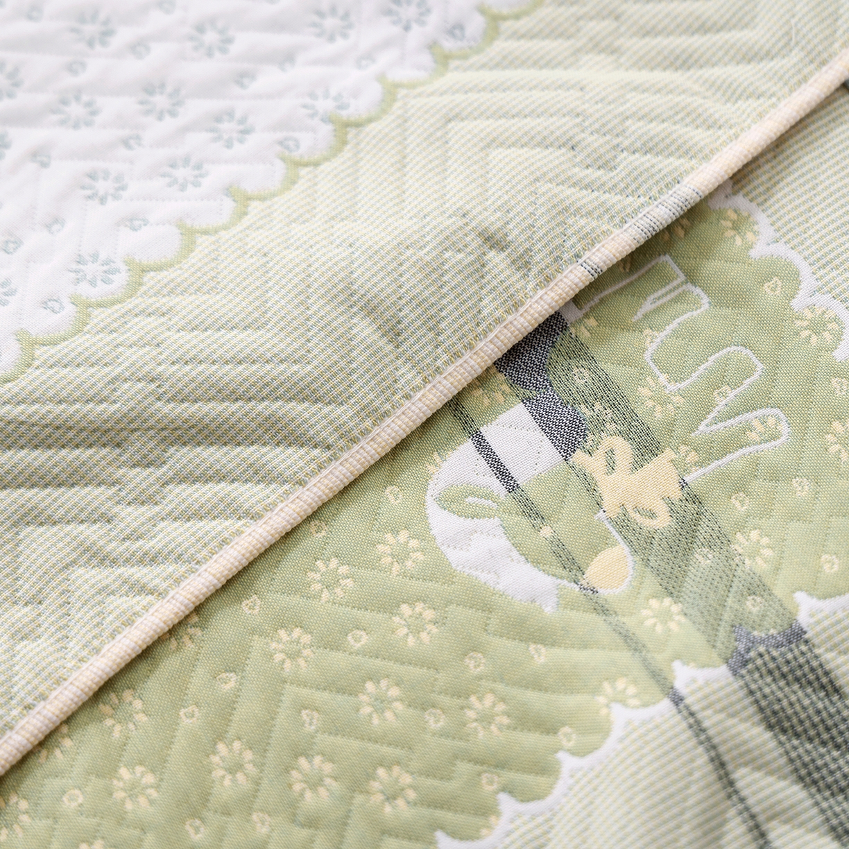 91家纺网 家纺一手货源 找家纺 朴尔家纺-毛巾被 2026新品小清新纯棉色织高密多层纱布枕巾 雪花萌马-绿