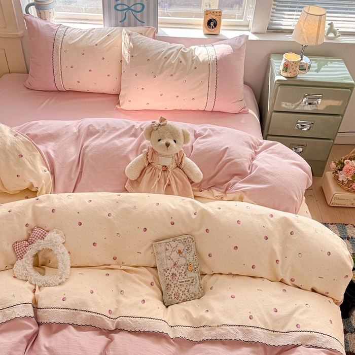 91家纺网 家纺一手货源 找家纺 逸林家纺《原希尔顿逸林》 2026新款春款古法水洗棉法式立体全棉花边拼接款四件套学生三件套单品被套枕套 莓朵