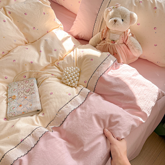 91家纺网 家纺一手货源 找家纺 逸林家纺《原希尔顿逸林》 2026新款春款古法水洗棉法式立体全棉花边拼接款四件套学生三件套单品被套枕套 莓朵