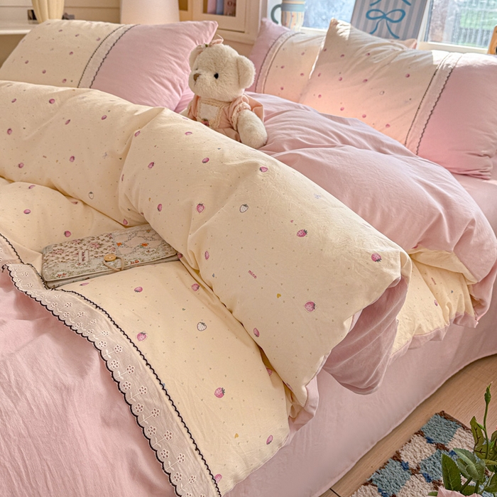 91家纺网 家纺一手货源 找家纺 逸林家纺《原希尔顿逸林》 2026新款春款古法水洗棉法式立体全棉花边拼接款四件套学生三件套单品被套枕套 莓朵