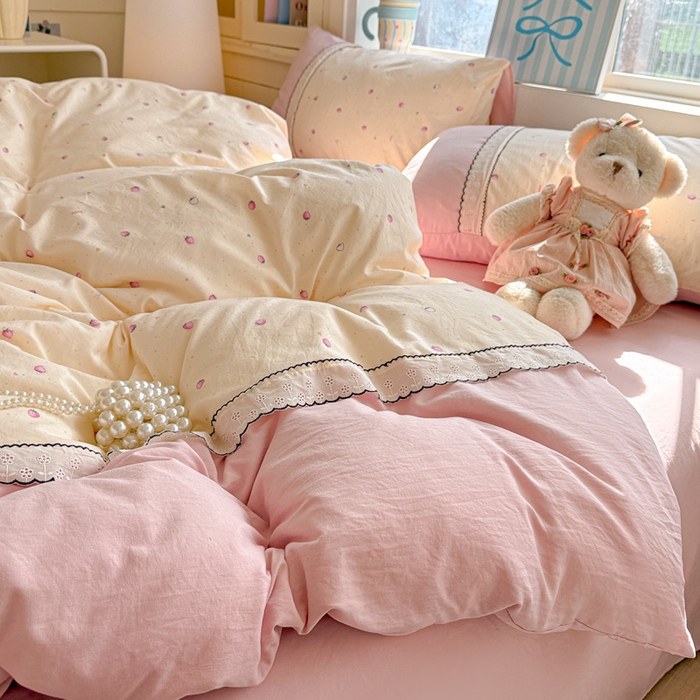 91家纺网 家纺一手货源 找家纺 逸林家纺《原希尔顿逸林》 2026新款春款古法水洗棉法式立体全棉花边拼接款四件套学生三件套单品被套枕套 莓朵