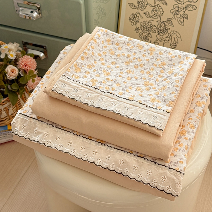 91家纺网 家纺一手货源 找家纺 逸林家纺《原希尔顿逸林》 2026新款春款古法水洗棉法式立体全棉花边拼接款四件套学生三件套单品被套枕套 花影