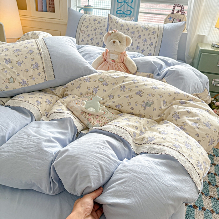 91家纺网 家纺一手货源 找家纺 逸林家纺《原希尔顿逸林》 2026新款春款古法水洗棉法式立体全棉花边拼接款四件套学生三件套单品被套枕套 兔子园