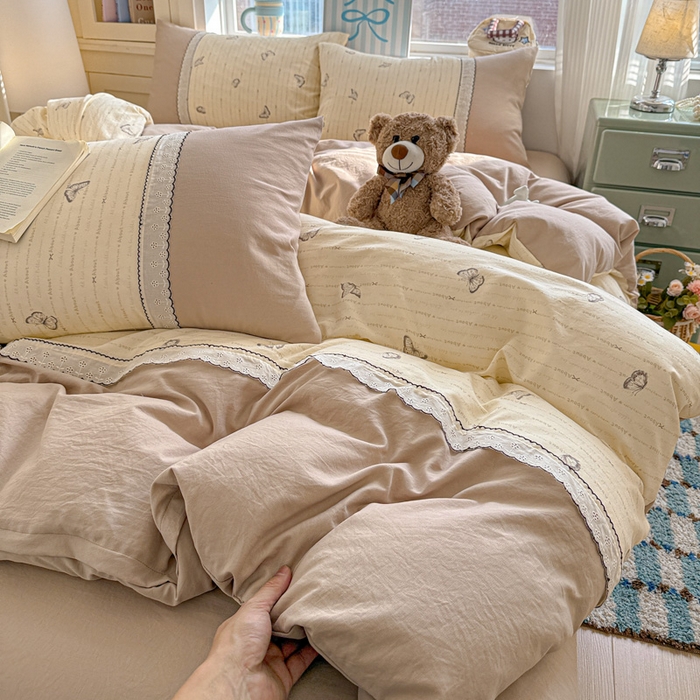 91家纺网 家纺一手货源 找家纺 逸林家纺《原希尔顿逸林》 2026新款春款古法水洗棉法式立体全棉花边拼接款四件套学生三件套单品被套枕套 漫花蝶舞