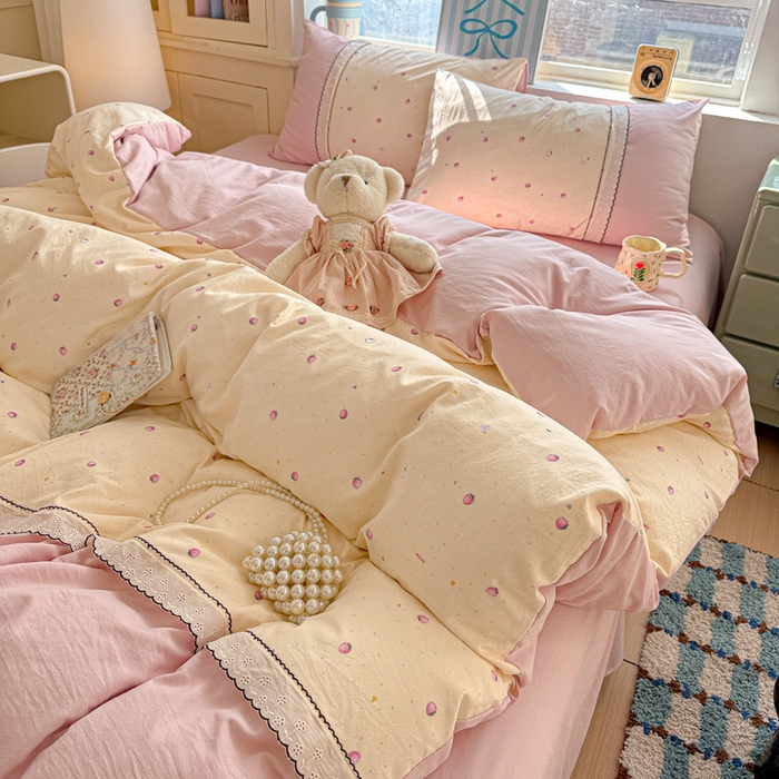 91家纺网 家纺一手货源 找家纺 逸林家纺《原希尔顿逸林》 2026新款春款古法水洗棉法式立体全棉花边拼接款四件套学生三件套单品被套枕套 莓朵