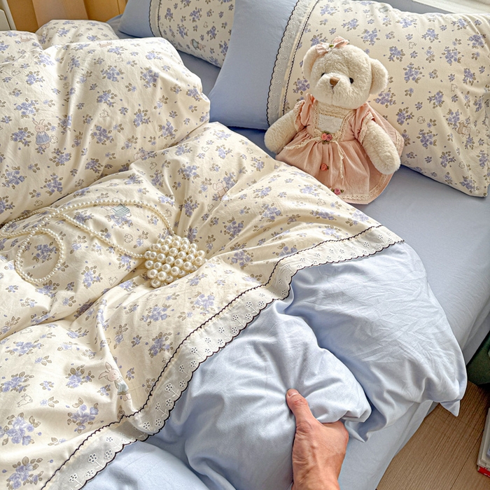 91家纺网 家纺一手货源 找家纺 逸林家纺《原希尔顿逸林》 2026新款春款古法水洗棉法式立体全棉花边拼接款四件套学生三件套单品被套枕套 兔子园