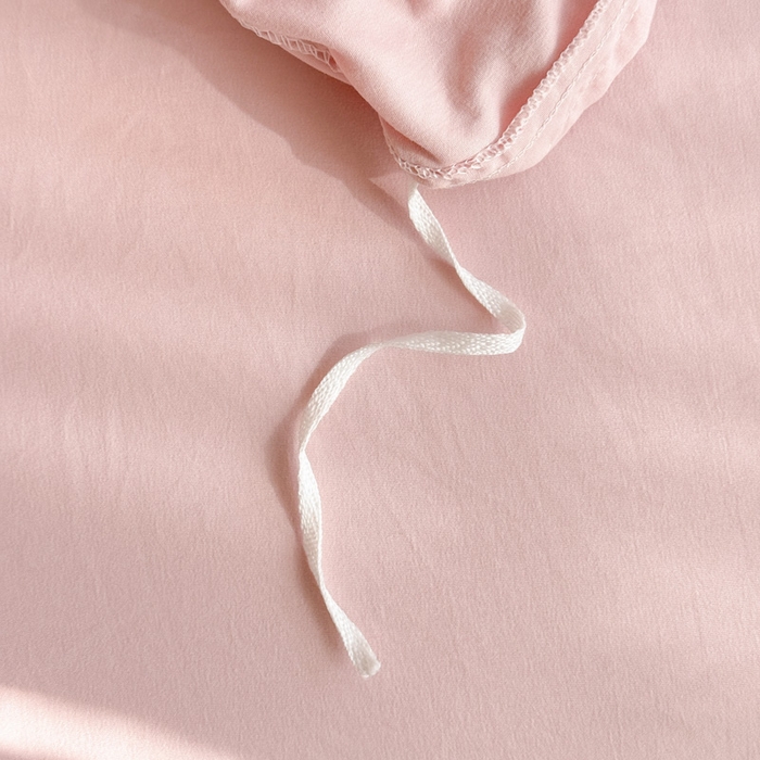 91家纺网 家纺一手货源 找家纺 逸林家纺《原希尔顿逸林》 2026新款春款古法水洗棉法式立体全棉花边拼接款四件套学生三件套单品被套枕套 七分甜