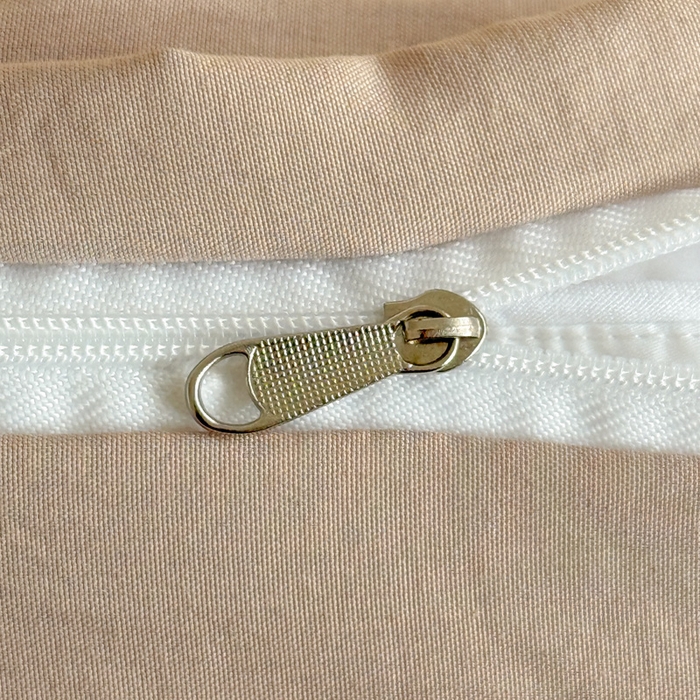 91家纺网 家纺一手货源 找家纺 逸林家纺《原希尔顿逸林》 2026新款春款古法水洗棉法式立体全棉花边拼接款四件套学生三件套单品被套枕套 狗狗家族