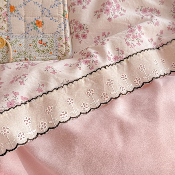 91家纺网 家纺一手货源 找家纺 逸林家纺《原希尔顿逸林》 2026新款春款古法水洗棉法式立体全棉花边拼接款四件套学生三件套单品被套枕套 七分甜