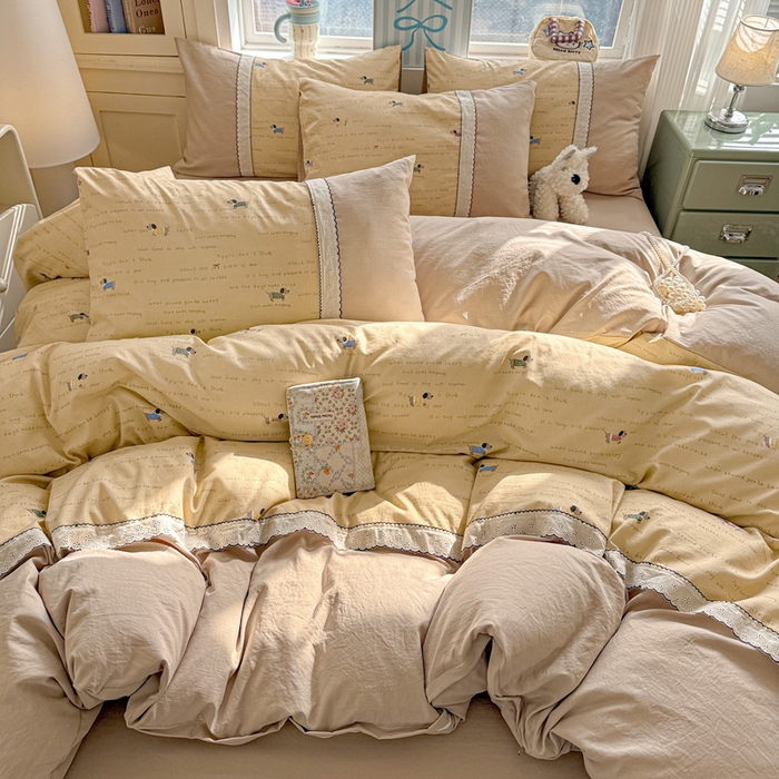 91家纺网 家纺一手货源 找家纺 逸林家纺《原希尔顿逸林》 2026新款春款古法水洗棉法式立体全棉花边拼接款四件套学生三件套单品被套枕套 狗狗家族