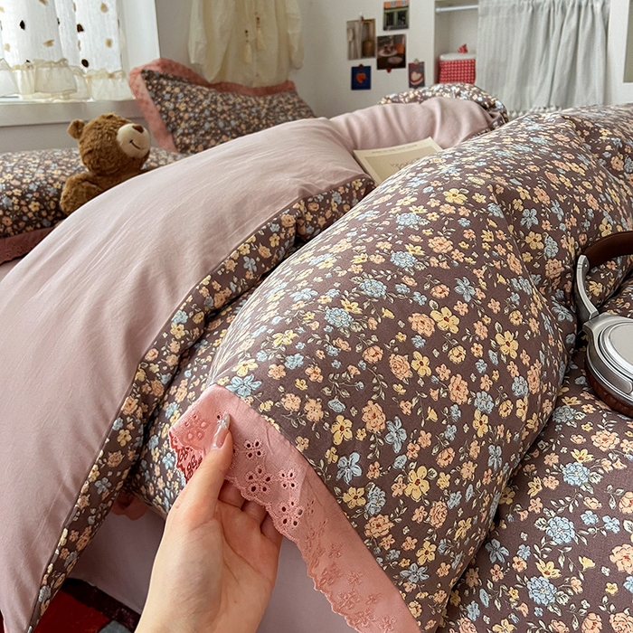 91家纺网 家纺一手货源 找家纺 逸林家纺《原希尔顿逸林》 2026新款春款古法水洗棉法式全棉花边四件套森系花边款四件套 漫野