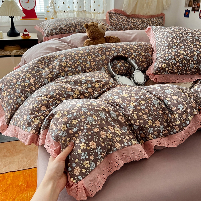 91家纺网 家纺一手货源 找家纺 逸林家纺《原希尔顿逸林》 2026新款春款古法水洗棉法式全棉花边四件套森系花边款四件套 漫野