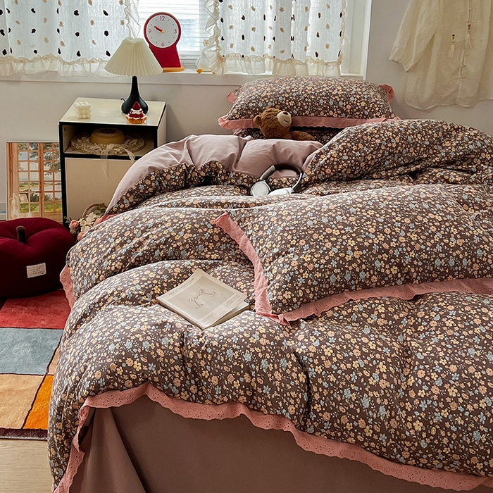 91家纺网 家纺一手货源 找家纺 逸林家纺《原希尔顿逸林》 2026新款春款古法水洗棉法式全棉花边四件套森系花边款四件套 漫野