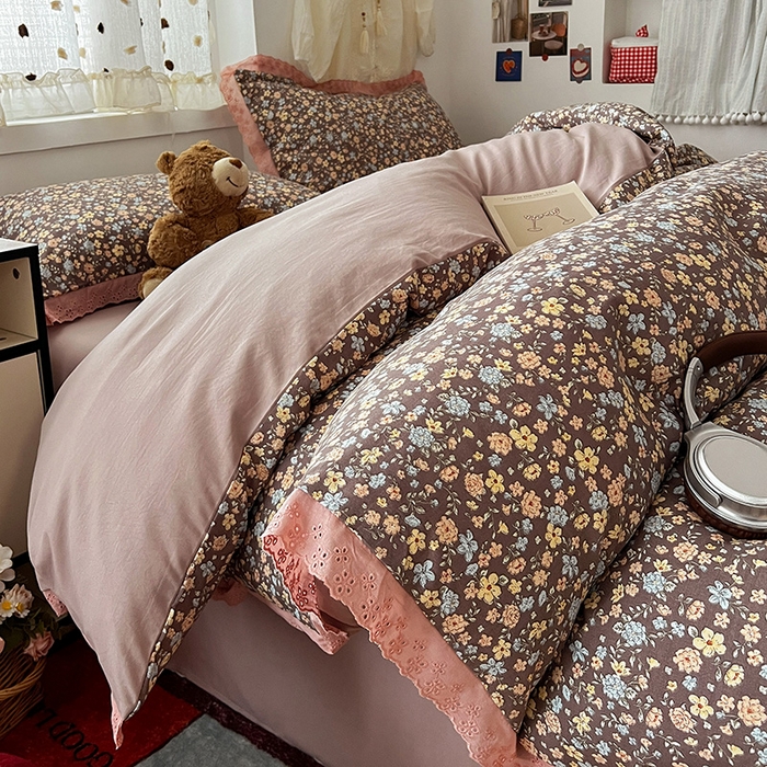 91家纺网 家纺一手货源 找家纺 逸林家纺《原希尔顿逸林》 2026新款春款古法水洗棉法式全棉花边四件套森系花边款四件套 漫野