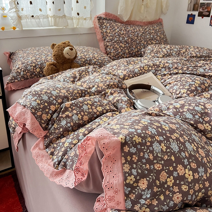 91家纺网 家纺一手货源 找家纺 逸林家纺《原希尔顿逸林》 2026新款春款古法水洗棉法式全棉花边四件套森系花边款四件套 漫野