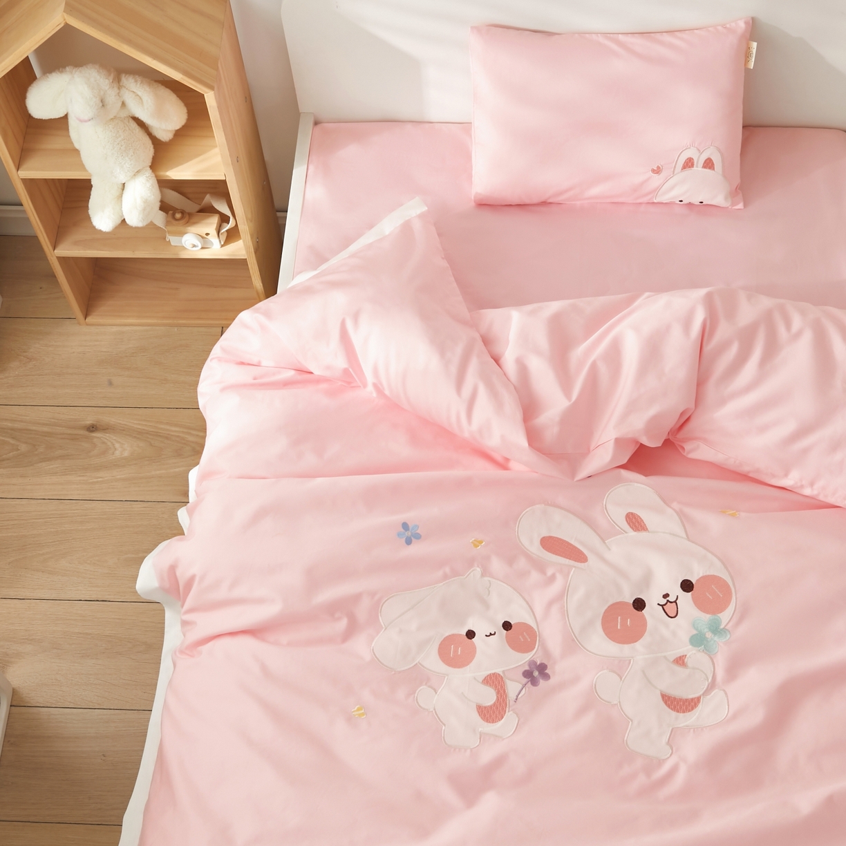 91家纺网 家纺一手货源 找家纺 （总）荷马之梦 2026新款A类60s长绒棉绣花幼儿园套件-萌享系列