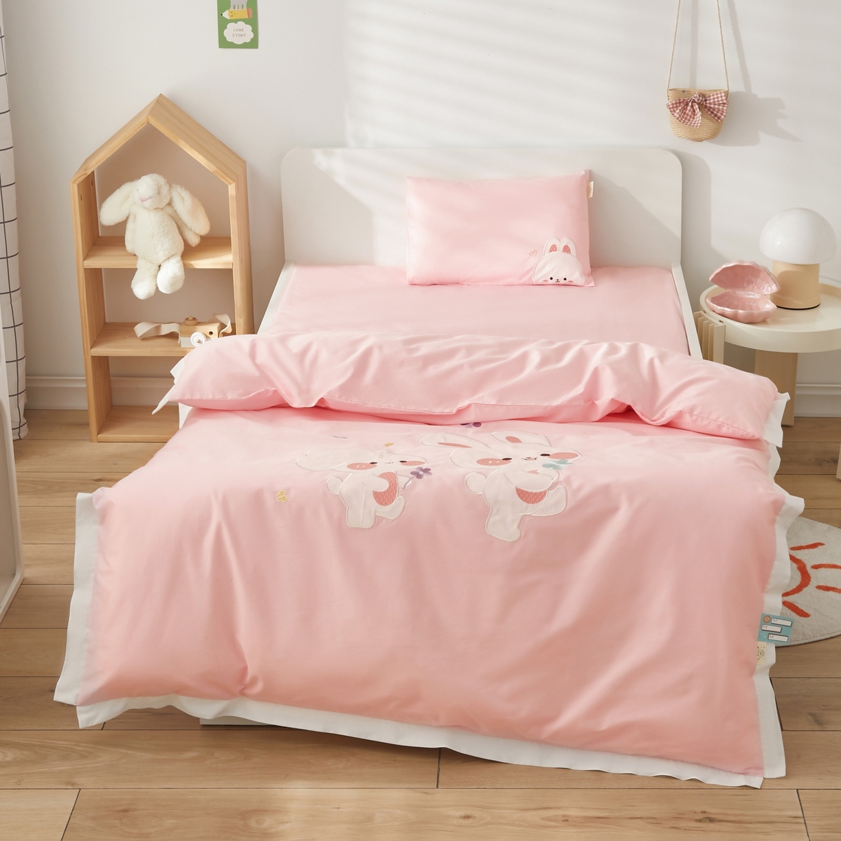 91家纺网 家纺一手货源 找家纺 （总）荷马之梦 2026新款A类60s长绒棉绣花幼儿园套件-萌享系列